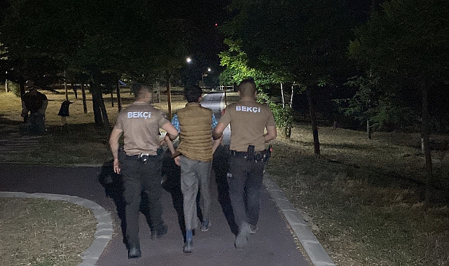 YOKLAMA KAÇAĞI PARKTA YAKAYI ELE VERDİ