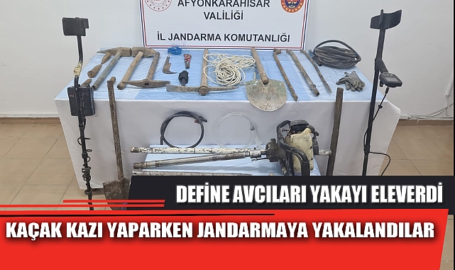 KAÇAK KAZI YAPARKEN JANDARMAYA YAKALANDILAR