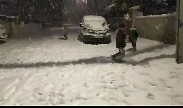 KAR YAĞIŞINA EN ÇOK ÇOCUKLAR SEVİNDİ