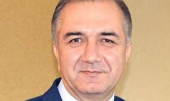Mustafa Enis Arabacı İYİ Parti'de: Rozetini bizzat Meral Akşener taktı!
