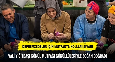 VALİ YİĞİTBAŞI GÖNÜL MUTFAĞI GÖNÜLLÜLERİYLE SOĞAN DOĞRADI