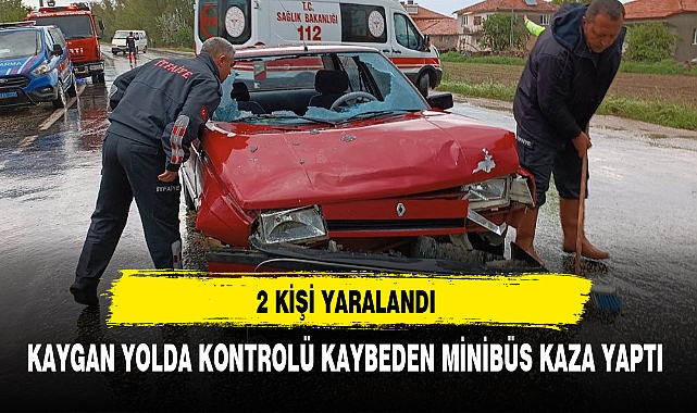 KAYGAN YOLDA KONTROLÜ KAYBEDEN MİNİBÜS KAZA YAPTI