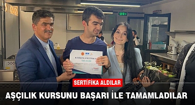 AŞÇILIK KURSUNU BAŞARI İLE TAMAMLAYIP SERTİFİKA ALDILAR 