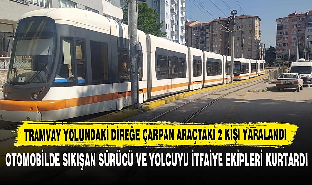 TRAMVAY YOLUNDAKİ DİREĞE ÇARPAN ARAÇTAKİ 2 KİŞİ YARALANDI
