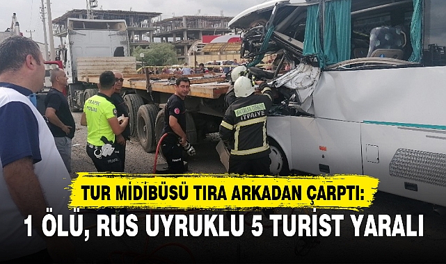 TURİSTLERİ TAŞIYAN MİDİBÜSÜ TIRA ARKADAN ÇARPTI