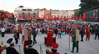 BİNLERCE AFYONLU YİNE MEYDANLARDA