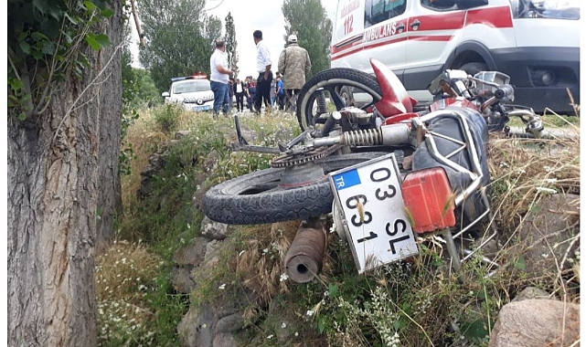 Motosikletle otomobil çarpıştı, 2 yaralı