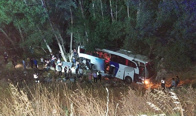 OTOBÜS ŞARAMPOLE UÇTU 11 ÖLÜ, 16 YARALI