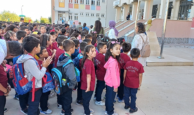 AFYONKARAHİSAR'DA İLK DERS ZİLİ ÇALDI