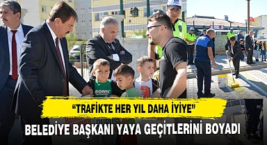BELEDİYE BAŞKANI YAYA GEÇİTLERİNİ BOYADI