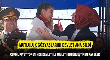 29 EKİM TÖRENİ DEVLET İLE MİLLETİ BÜTÜNLEŞTİREN KARELERE SAHNE OLDU