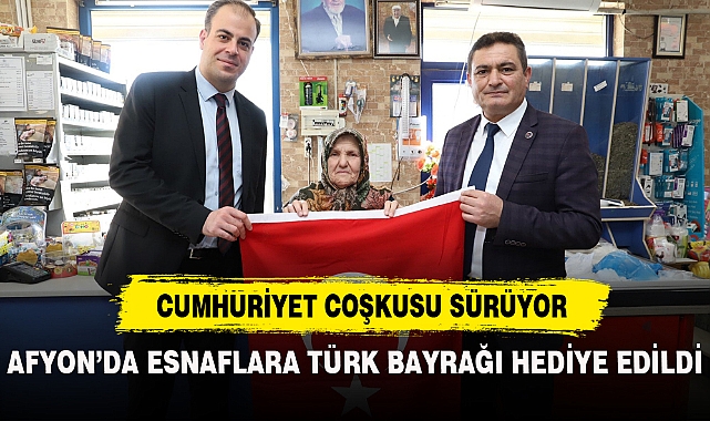 AFYON’DA ESNAFLARA TÜRK BAYRAĞI HEDİYE EDİLDİ