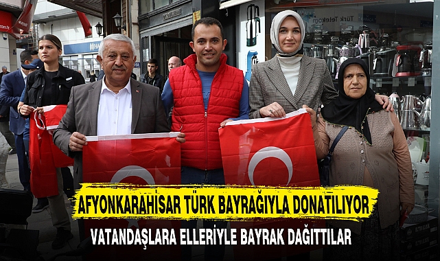 AFYONKARAHİSAR TÜRK BAYRAĞIYLA DONATILIYOR