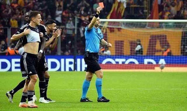 VAR'dan uyarı geldi! Beşiktaş derbide 10 kişi kaldı
