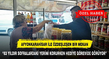 83 YILDIR SOFRALARDAKİ YERİNİ KORURKEN HEDİYE GÖREVİDE GÖRÜYOR