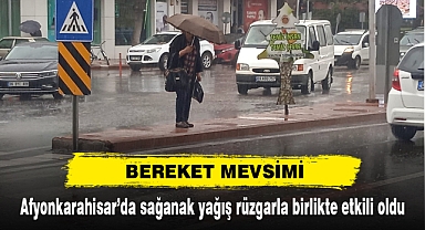 Afyonkarahisar’da sağanak yağış rüzgarla birlikte etkili oldu