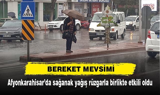 Afyonkarahisar’da sağanak yağış rüzgarla birlikte etkili oldu
