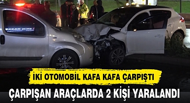 İKİ OTOMOBİL KAFA KAFA ÇARPIŞTI