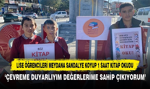 Lise Öğrencileri Meydana Sandalye Koyup 1 Saat Kitap Okudu