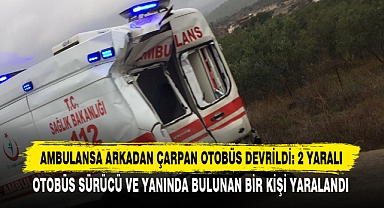 Ambulansa Arkadan Çarpan Otobüs Devrildi: 2 Yaralı