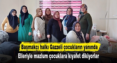 Elleriyle mazlum çocuklara kıyafet dikiyorlar