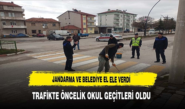 Jandarma ve Belediye Ekipleri El Ele Verdi. Öncelik Okul Geçitleri Oldu