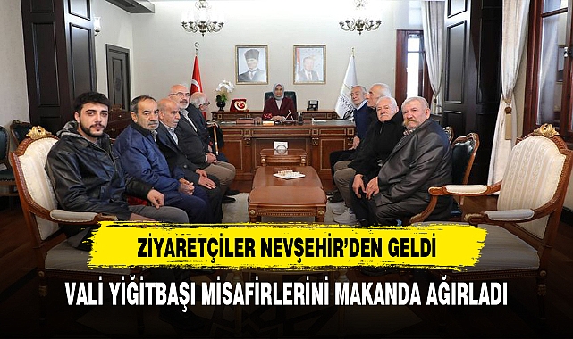 Nevşehir'den Gelen Ziyaretçilerini Makamda Ağırladı