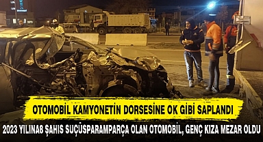OTOMOBİL KAMYONETİN DORSESİNE OK GİBİ SAPLANDI