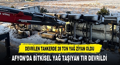 AFYON'DA BİTKİSEL YAĞ TAŞIYAN TIR DEVRİLDİ