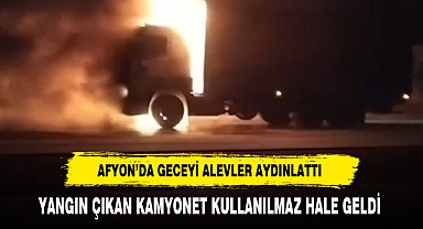 Afyon'da Geceyi Yanan Kamyonetin Alevleri Aydınlattı