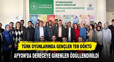 Afyon'da Gençler Türk Oyunlarında Ter Döktü
