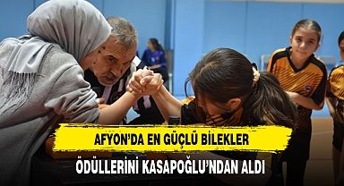 En Güçlü Bilekler Ödüllerini Müdür Kasapoğlu'ndan Aldı