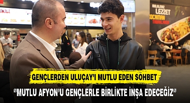Gençlerden Uluçay'ı Mutlu Eden Sohbet