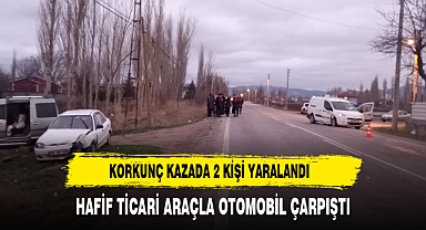 Hafif ticari araçla otomobil çarpıştı, 2 kişi yaralandı