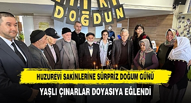 Huzurevi Sakinlerine Sürpriz Doğum Günü
