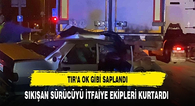 TIR'a OK Gibi Saplanan Otomobildeki Sürücüyü İtfaiye Ekipleri Kurtardı