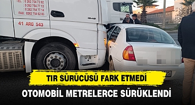 Tır Sürücüsü Fark Etmedi Otomobil Metrelerce Sürüklendi