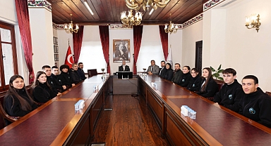 VALİ YİĞİTBAŞI AFYONKARAHİSARLI ŞAMPİYONLARI AĞIRLADI