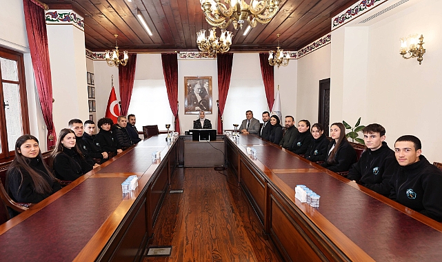VALİ YİĞİTBAŞI AFYONKARAHİSARLI ŞAMPİYONLARI AĞIRLADI