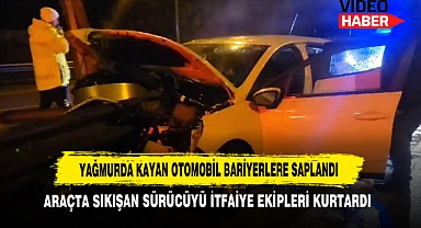 Yağmurda Kayan Otomobil Bariyerlere Saplandı