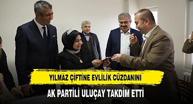 Yılmaz Çiftine Evlilik Cüzdanını AK Partili Uluçay Takdim Etti