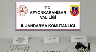 Afyon'da Definecilere Suçüstü Jandarma Kıskıvrak Yakaladı
