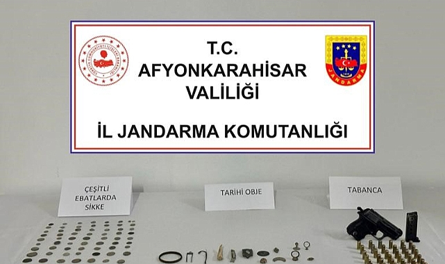 Afyon'da Definecilere Suçüstü Jandarma Kıskıvrak Yakaladı
