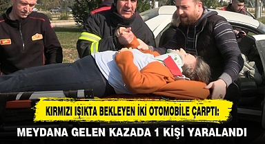 KIRMIZI IŞIKTA BEKLEYEN İKİ OTOMOBİLE ÇARPTI: