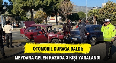 OTOMOBİL DURAĞA DALDI: