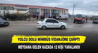 Yolcu Dolu Minibüs Vidanjöre Çarptı