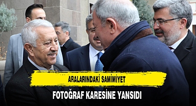 Aralarındaki Samimiyet Fotoğraf Karesine Yansıdı