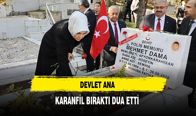 Devlet Ana Karanfil Bıraktı Dua Etti