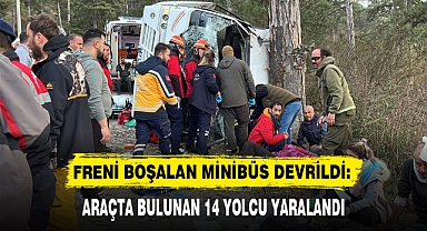 FRENİ BOŞALAN MİNİBÜS DEVRİLDİ: