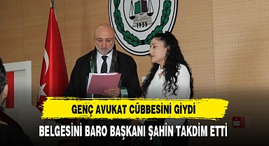 Genç Avukat Cübbesini Giydi